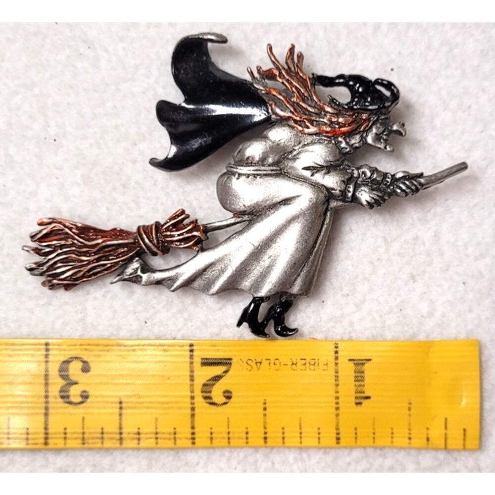 Vintage Signed JJ Flying Witch Broomstick Halloween Costume Jewelry Brooch Pin - Picture 3 of 6